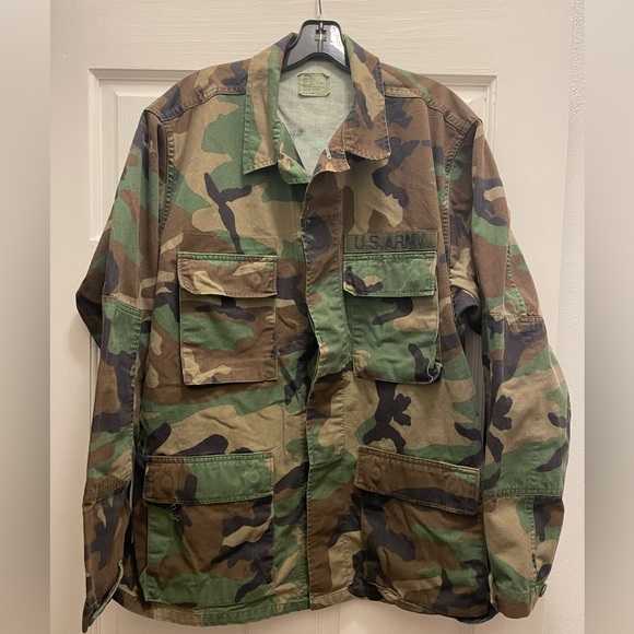US Army BDU jacket, woodland camouflage pattern.  Size Medium-Regular. 1 each. - Picture 1 of 5